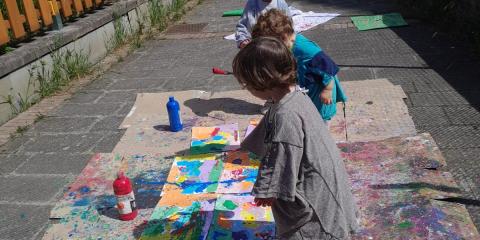 Attività di pittura nel terrazzo