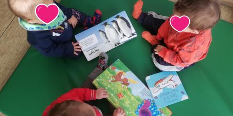 i piccoli leggono libretti 