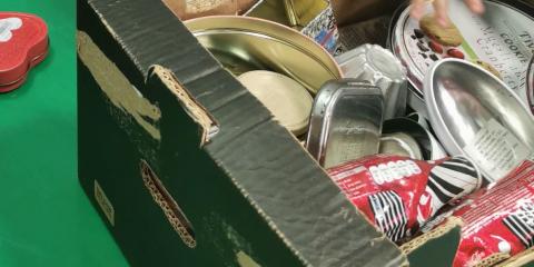 giochi con scatole e barattoli