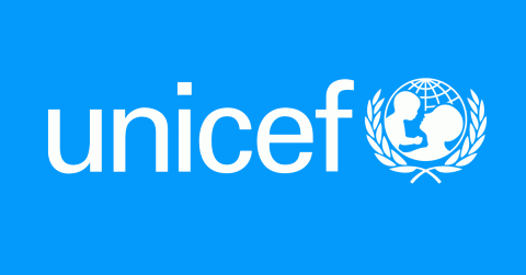 Logo UNICEF scritta UNICEF e logo (sagoma di bambino in braccio ad un adulto)