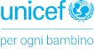 Logo UNICEF scritta UNICEF e logo (globo incorniciato da rami di ulivo e in primo piano silhouette di bimbo in braccio ad un adulto)