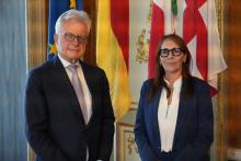 L'ambasciatore Hans-Dieter Lucas insieme all'assessora Tiziana Beghin (mezzo busto)