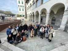 foto di gruppo davanti alla Commenda di Pré