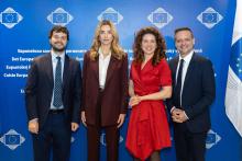 La sindaca Salis con l'europarlamentare Benifei, la presidente Tüttő e il commissario ai Trasporti Tzitzikostas La sindaca Salis con l'europarlamentare Benifei, la presidente Tüttő e il commissario ai Trasporti Tzitzikostas