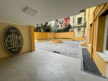 Il cortile di vico Vegetti fotografato dai locali interni: sulla sinistra, in bella vista, la porzione di vecchio "seminato"