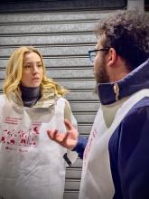 La sindaca Salis a colloquio con un partecipante alla Rilevazione