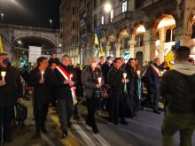 autorità durante la fiaccolata