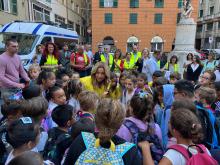 Sindaca Salis con i bimbi in piazza Bandiera