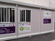 l'esterno del prefabbricato con le insegne casa dei riders e officina di cura