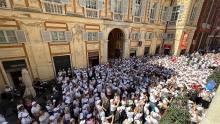 Folla di over 65 davanti a Palazzo Tursi per l'evento di chiusura del progetto "Sport Senior" Folla di over 65 davanti a Palazzo Tursi per l'evento di chiusura del progetto "Sport Senior"