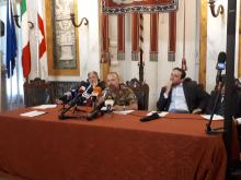 foto di gruppo nel salone di Tursi 