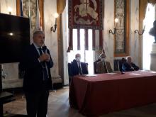 Sindaco che parla per candidatura di Genova a ospitare la Casa delle Tecnologie