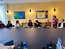 tavolo conferenza stampa