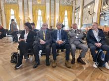 persone nel salone di rappresentanza