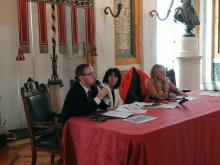 tavolo oratori conferenza stampa