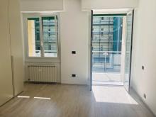 finestre aperte di appartamento in via Porro 6