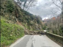 Il tratto di via Acquasanta interrotto dalla frana - foto del 9 gennaio - pagina Facebook Municipio VII Ponente