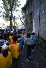 Le bimbe e i bimbi durante il Pedibus