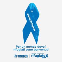 Coccarda blu con hashtag #withrefugees