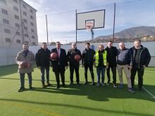Fotoricordo nel nuovo campetto polifunzionale aperto al quartiere come tutta l'area giochi appena inaugurata