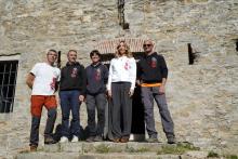 La sindaca Salis insieme alle volontarie ed ai volontari dell'associazione Outdoor Experience Genova