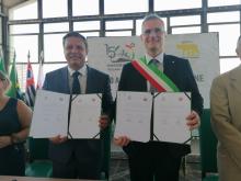 il sindaco di Santos Rogerio Santos con il vicesindaco di Genova Pietro Piciocchi
