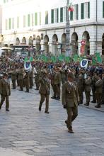 I comandi delle truppe alpine pronti a schierarsi in piazza De Ferrari per il discorso ufficiale della sindaca Salis