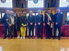 foto di gruppo con assessore Mascia con fascia