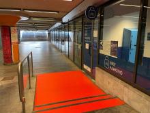 Il corridoio di accesso al Bike Parking provenendo dalla scalinata del sottopasso di De Ferrari