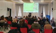 Il pubblico in sala nel Centro Civico di Cornigliano durante la presentazione del Piano del Verde