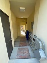 Lo stesso corridoio di vico Vegetti fotografato dal lato del cortile interno