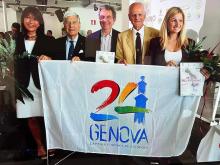 Foto ricordo con bandiera Genova 2024: Ferro, Micillo, Beppe Costa, Enrico Costa, Bianchi