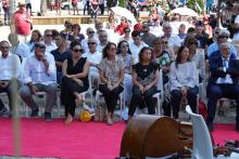I parenti di alcune delle 43 vittime durante la commemorazione alla Radura della Memoria