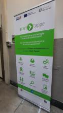 Il banner del progetto all'ingresso del Centro di Prossimità di Sampierdarena