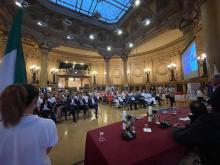 Una foto a campo largo della Sala