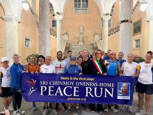 Fotoricordo della delegazione della Colors for Peace