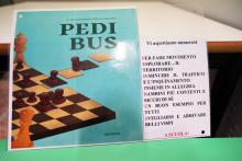 La locandina del Pedibus della "Mazzini" con la lista dei relativi benefici