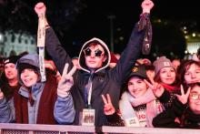 Fans dei Pinguini Tattici Nucleari in prima fila