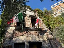 La Casa di Colombo con le bandiere di Genova e dell'Italia
