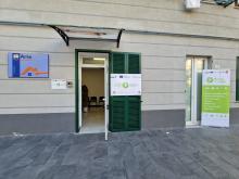 Foto dall'esterno dei nuovi locali inaugurati in piazza Unità d'Italia, a Molassana