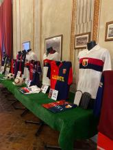 Esposizione maglie Genoa (foto di repertorio, cortesia pagina FB Passione Maglie Genoa)