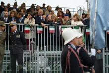 Dalla tribuna occhi sulla sfilata: si riconoscono le assessore Bruzzone e Lodi e la consigliera Canessa Cerchi