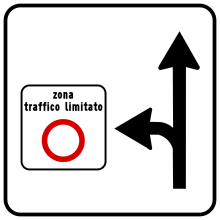 segnale stradale di indicazione verso zona a traffico limitato con cartello di transito vietato