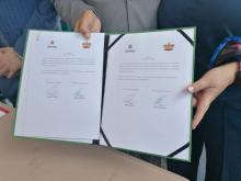 Le due copie del trattato di amicizia firmate da Santos e Piciocchi