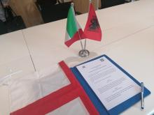 Copia del protocollo con accanto le bandierine di Italia e Albania