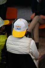 Un bimbo con il cappellino donato da ASL3