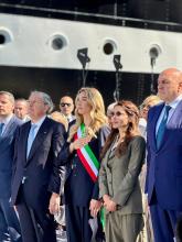 La sindaca Salis insieme, tra gli altri, al ministro Crosetto e al giudice della Consulta Cassinelli