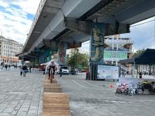 bambino in bici su simulatore di dossi al Porto Antico