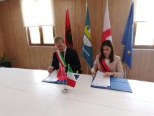 Altra immagine della firma del protocollo