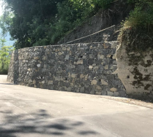Via Montelungo-lavori di ricostruzione muro terminati 